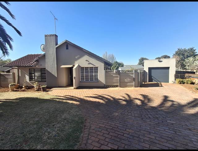 4 BEDROOM FREEHOLD FOR SALE IN BIRCH ACRES